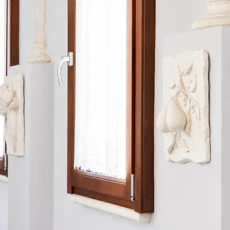 Santa Maria Paganica-luxury Flat-large-2 Baths-wifi-smart Tv-historical Center Apartment