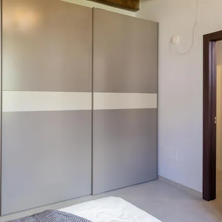 Apartment Santa Maria Paganica-luxury Flat-large-2 Baths-wifi-smart Tv-historical Center