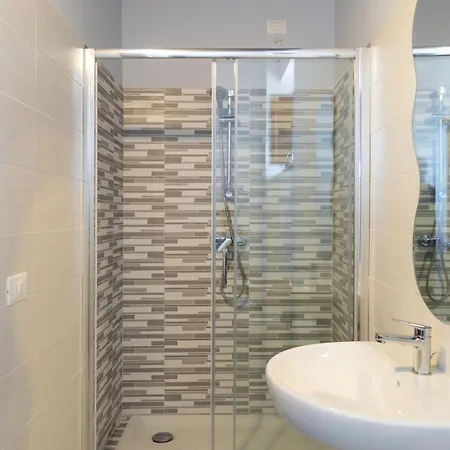 Santa Maria Paganica-luxury Flat-large-2 Baths-wifi-smart Tv-historical Center Apartment *