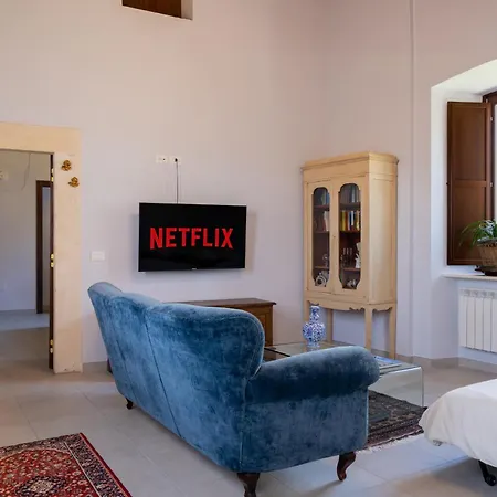 Santa Maria Paganica-luxury Flat-large-2 Baths-wifi-smart Tv-historical Center