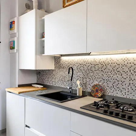 Apartment Santa Maria Paganica-luxury Flat-large-2 Baths-wifi-smart Tv-historical Center